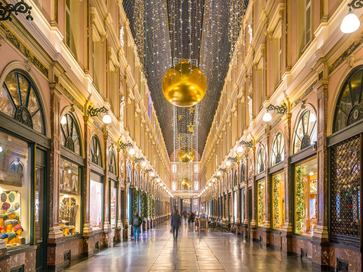 bruessel-maerchenhafte-adventszeit-mit-lichtershow-galeries-royales-saint-hubert-184440371.jpg