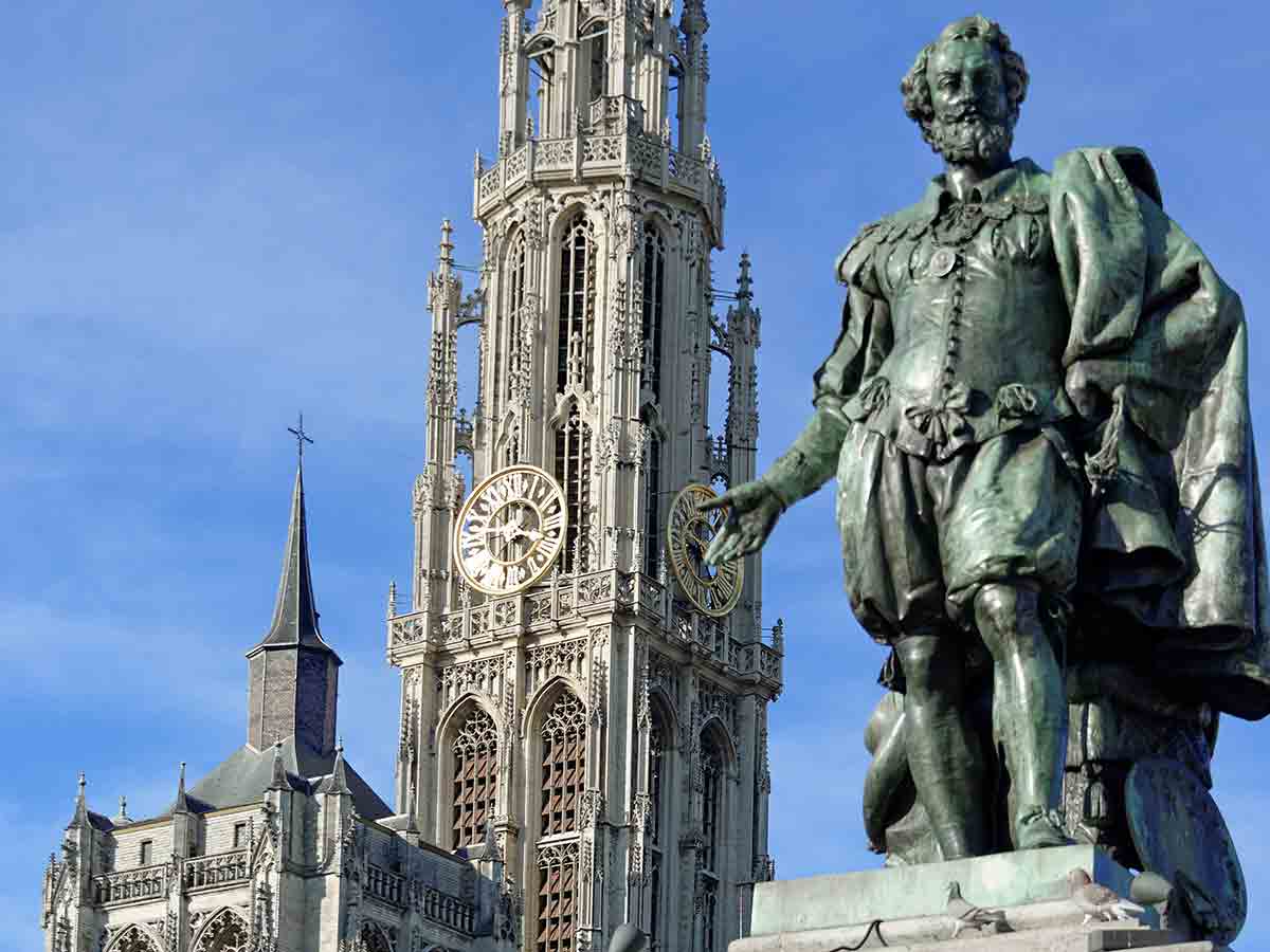 silvester-in-antwerpen-denkmal-peter-paul-rubens-in-antwerpen-71853512.jpg