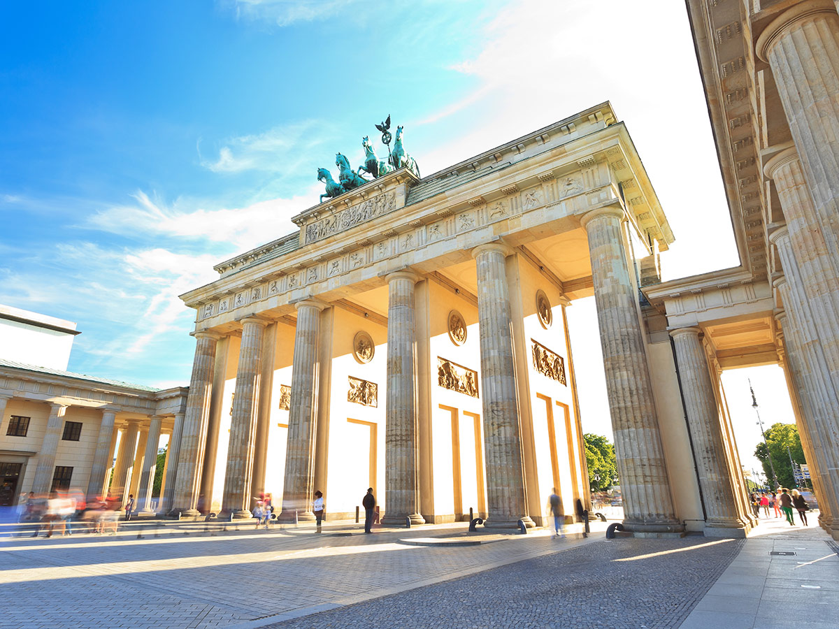 berlin-currywurst-und-kadewe-brandenburgertor-54086714.jpg