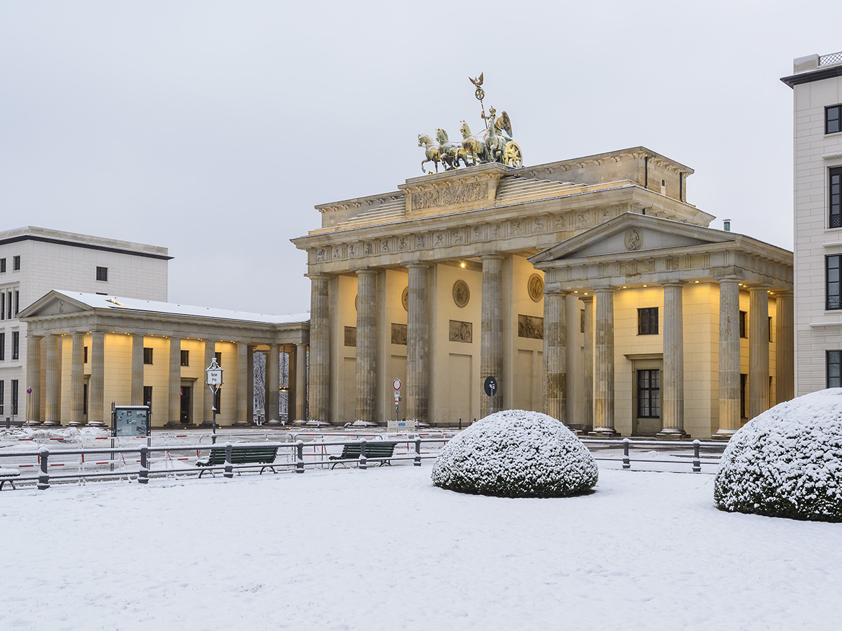 berlin-silvesterglanz-brandenburger-tor-116294876.jpg