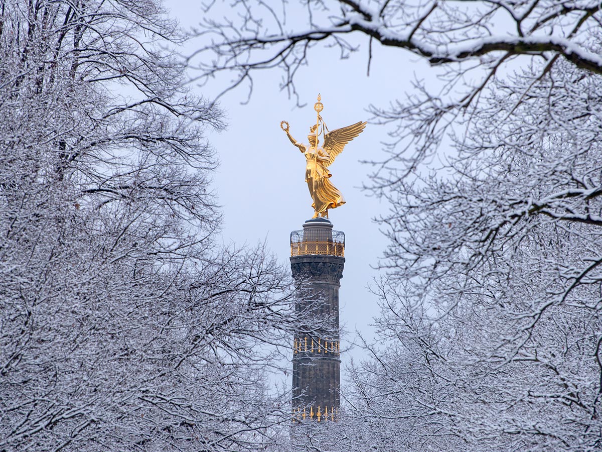 berlin-silvesterglanz-siegessaeule-100613714.jpg