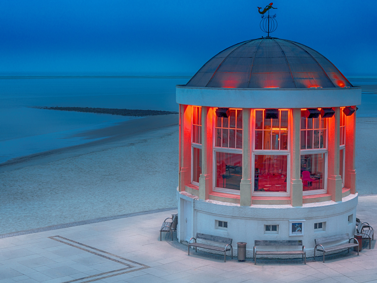 nordseeinsel-borkum-weite-straende-seehundbaenke-und-lebendige-traditionen-musikpavillion-191175125.jpg