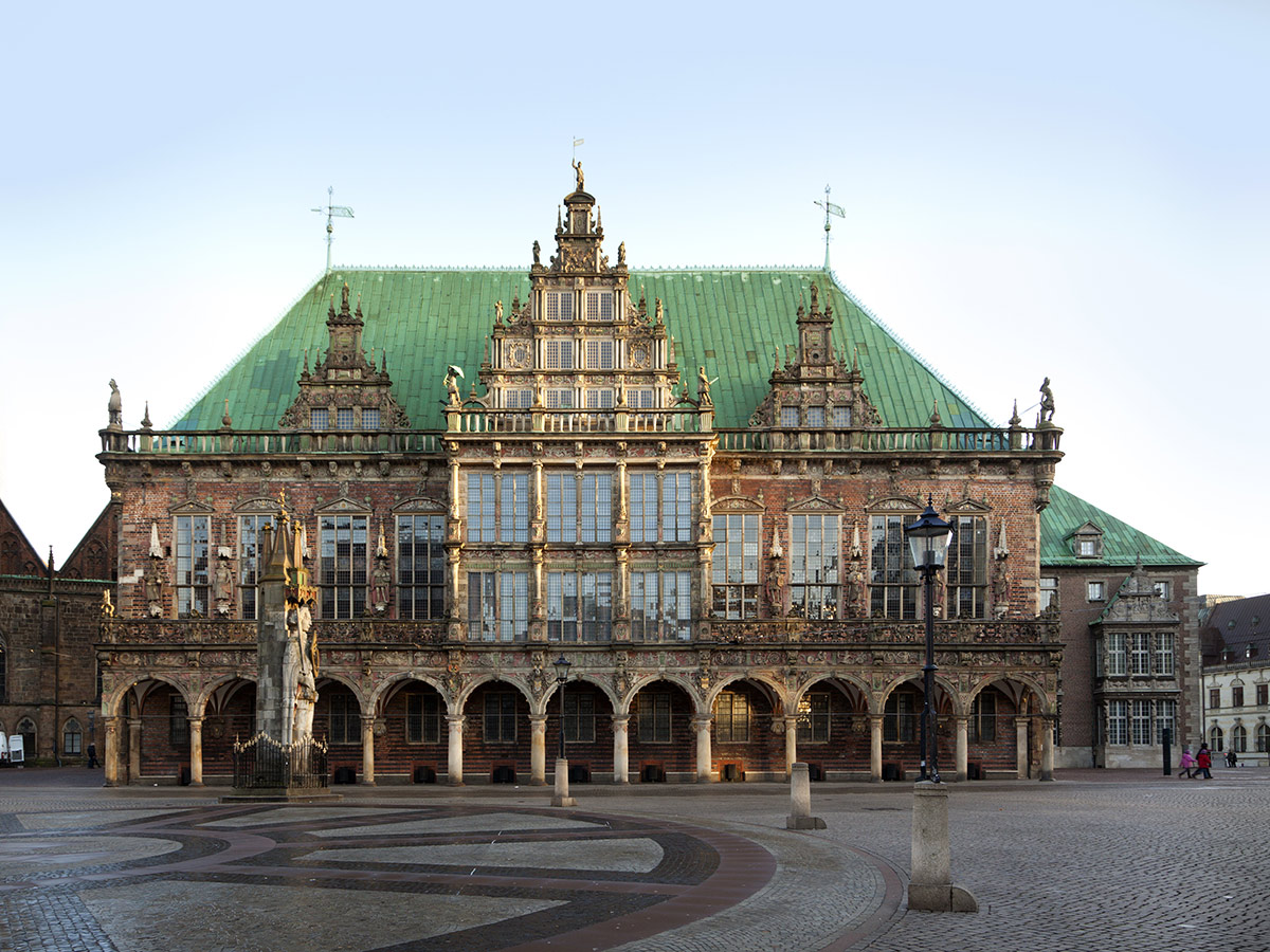 bremen-und-bremerhaven-hanseatische-traditionen-bremer-rathaus-38415189.jpg