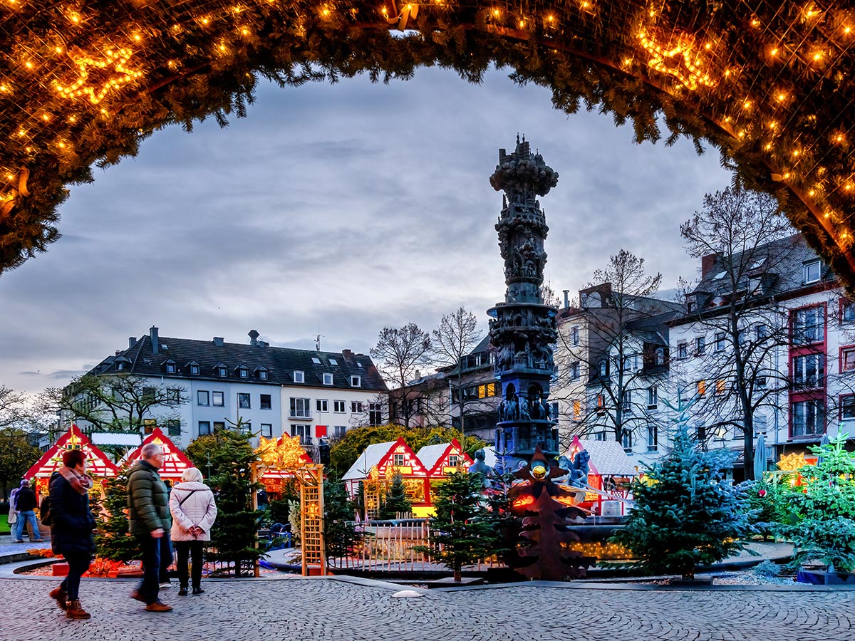 dieblich-an-der-mosel-stimmungsvolle-weihnachtszeit-moselwinter-mit-andernach-koblenz-cochem-und-weinerlebnis-sternenmarkt-in-koblenz-547257379.jpg