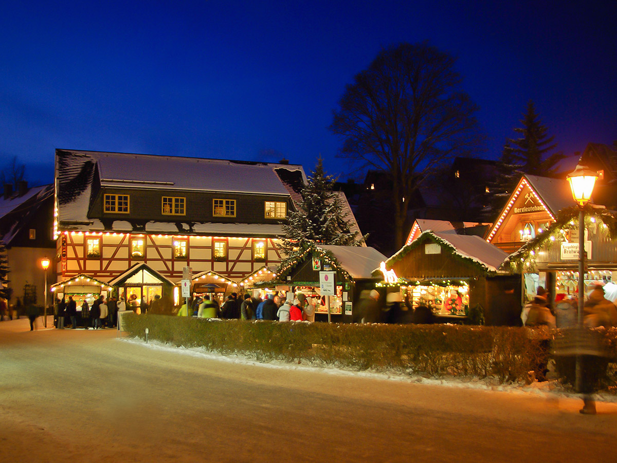 dresdner-striezelmarkt-weihnachtsmarkt-seiffen-erzgebirge-35888000.jpg