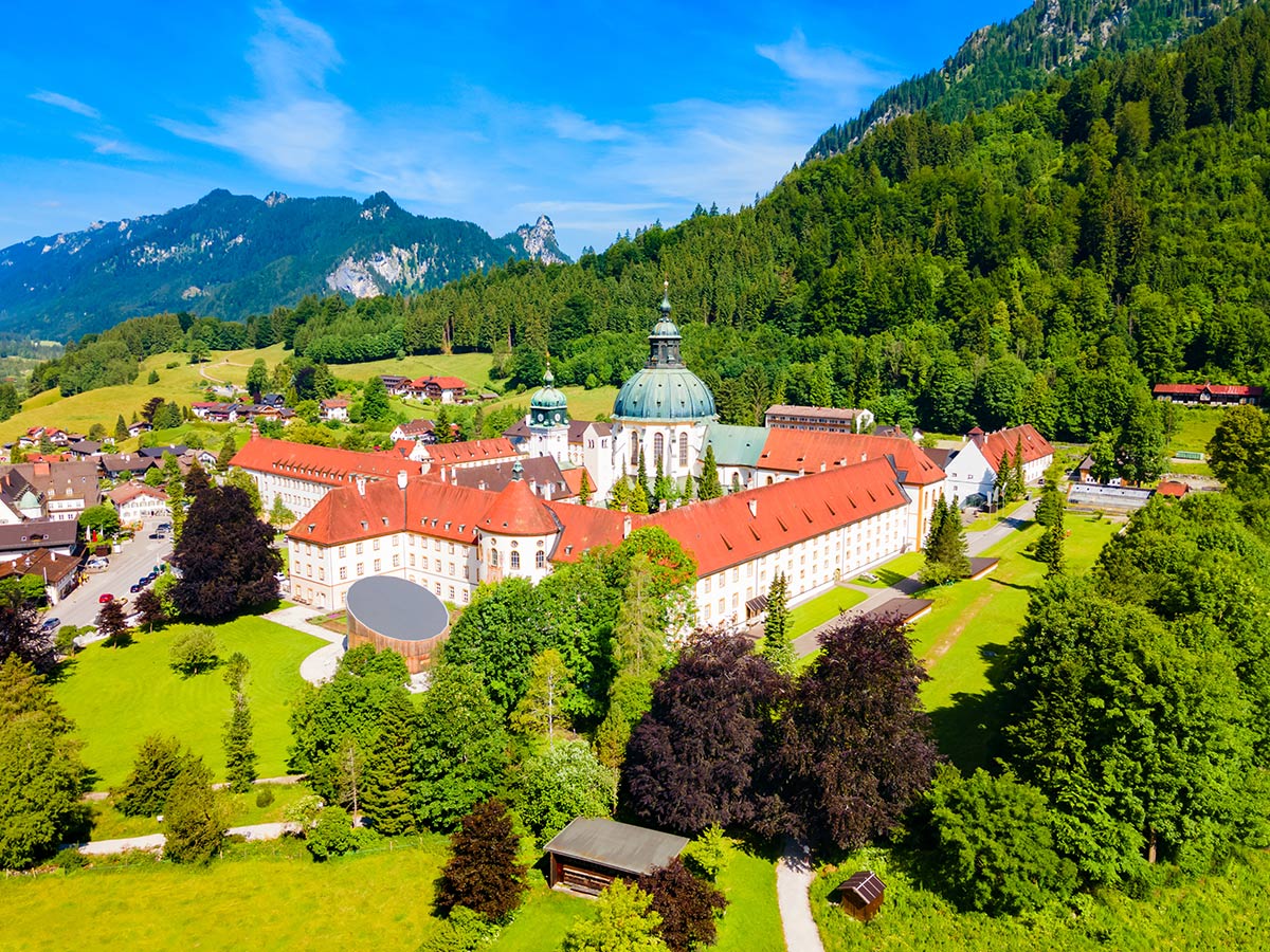 ettal-willkommen-in-den-ammergauer-alpen-mit-oberammergau-und-innsbruck!-kloster-ettal-647861136.jpg