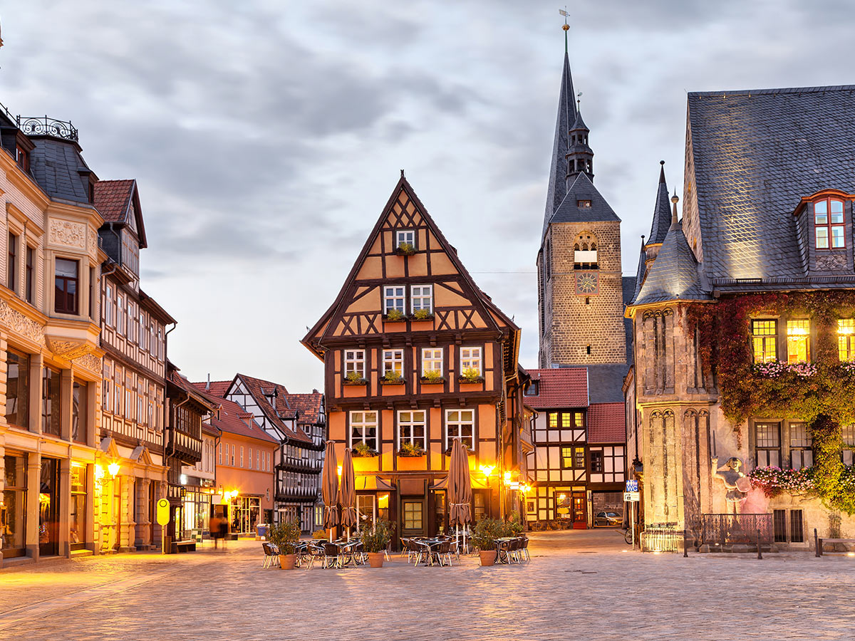 goslar-magische-zeitreise-im-winterlichen-harz-marktplatz-von-quedlinburg-92931230.jpg