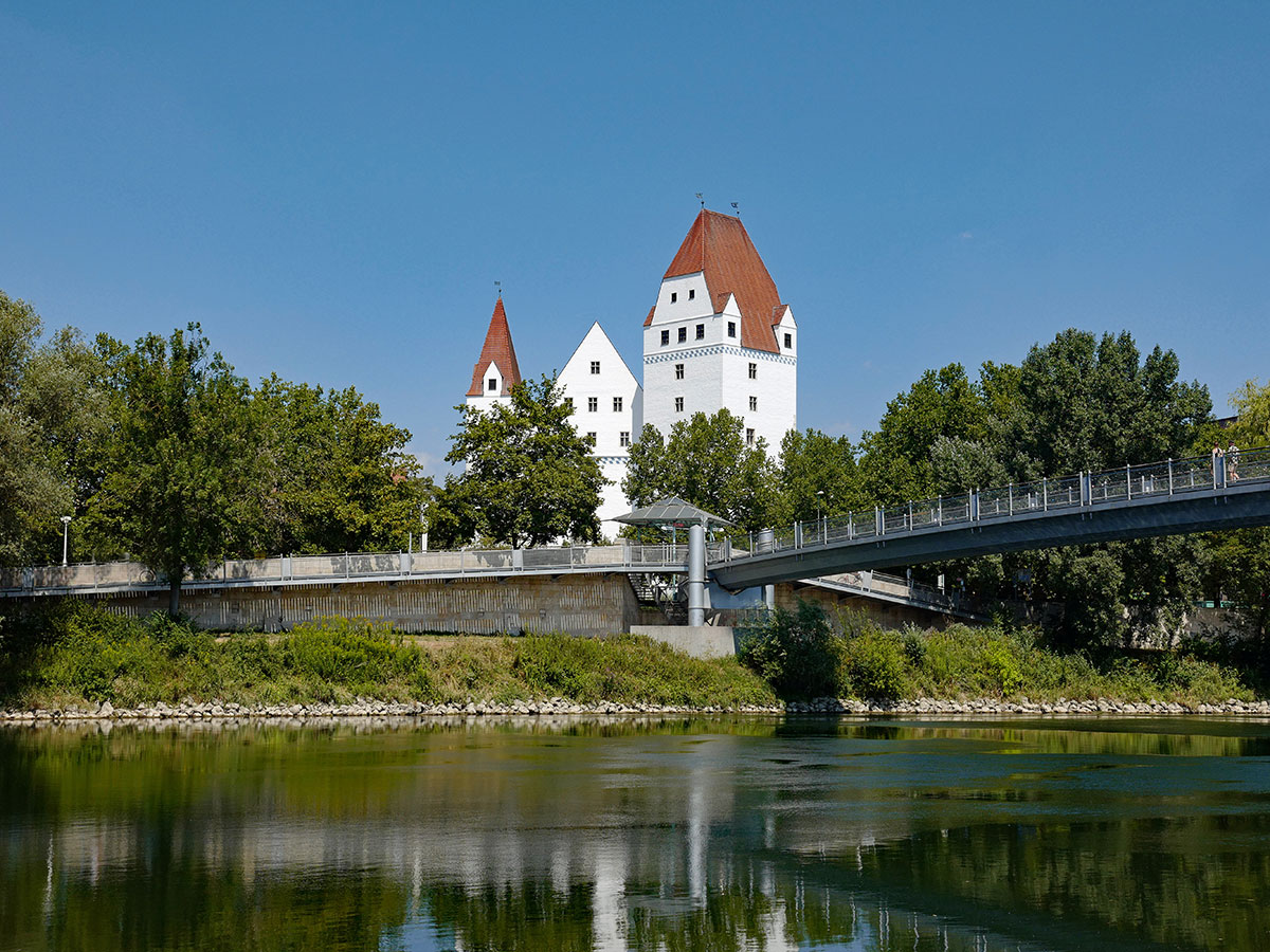 ingolstadt-mit-barockstadt-im-altmuehltal-kloster-weltenburg-und-neuburg-an-der-donau-neues-schloss-donau-540558153.jpg