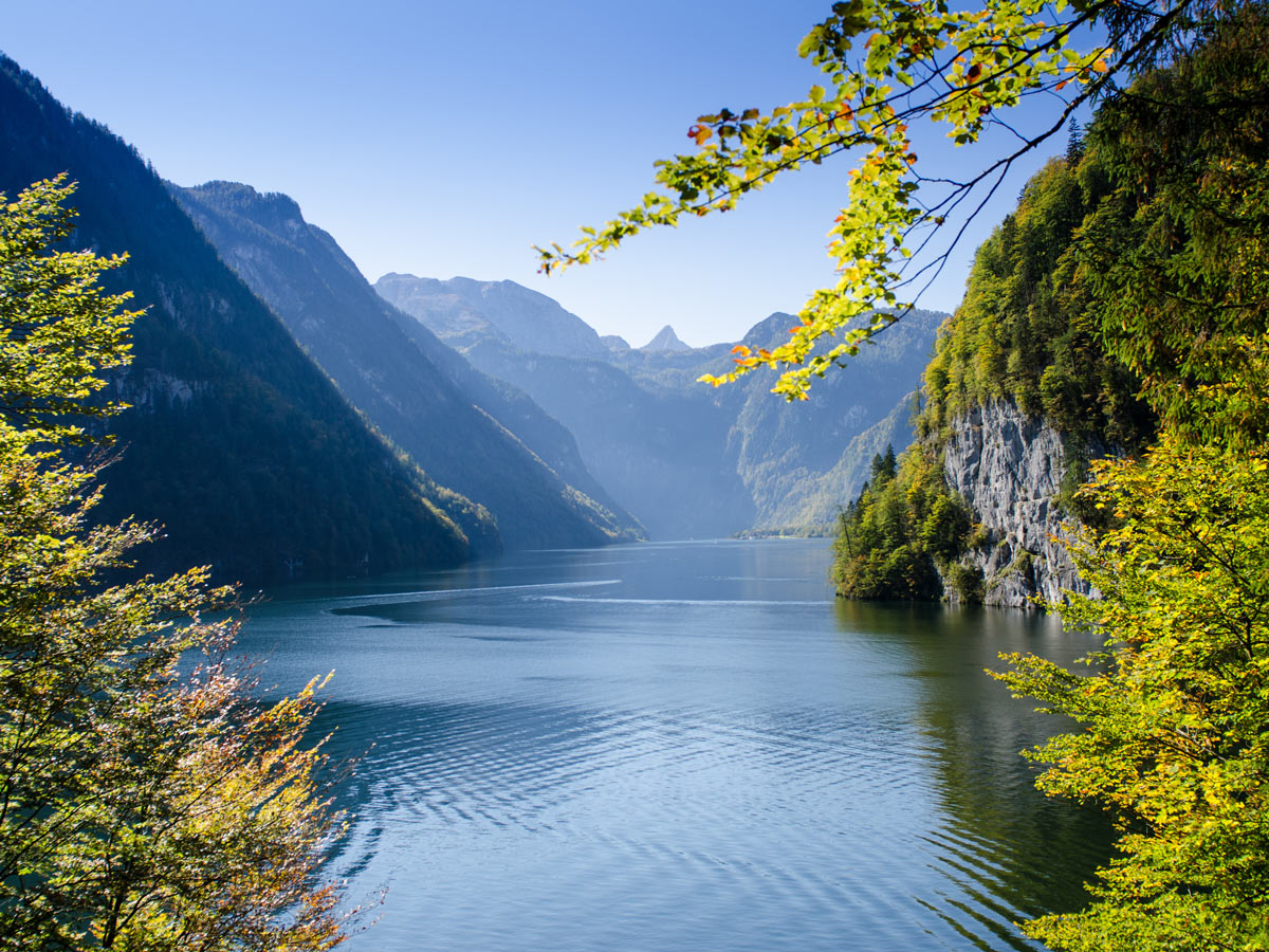 inzell-der-chiemgau-die-barischen-alpen-und-die-perlen-bayern-koenigssee-vom-malerwinkel-45875112.jpg