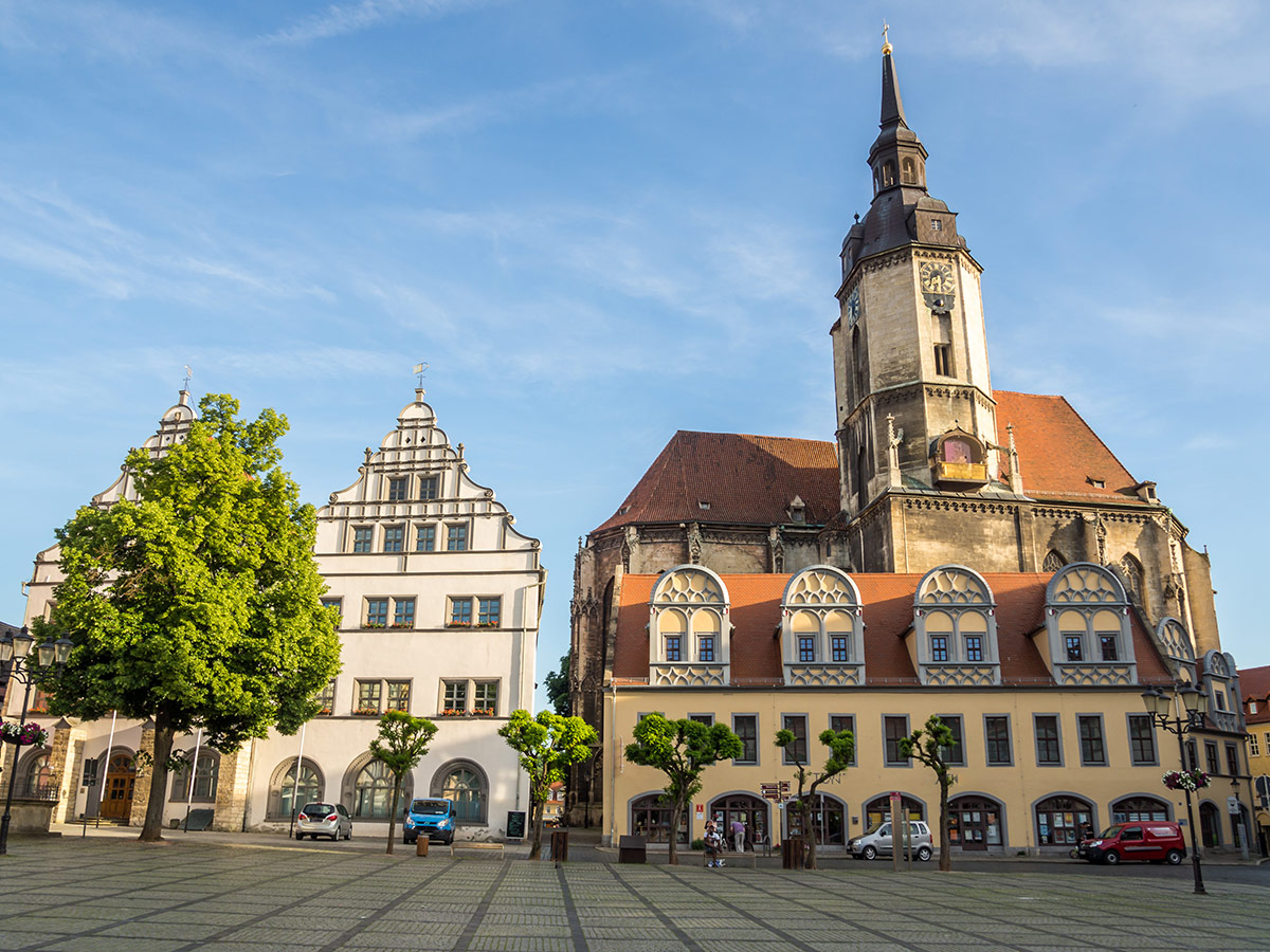 leipzig-historische-passagen-noble-gruenderzeithaeuser-marktplatz-von-naumburg-158112302.jpg