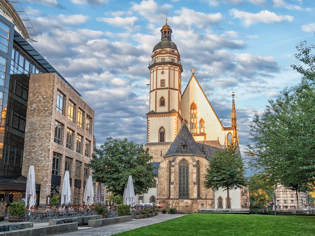 leipzig-historische-passagen-noble-gruenderzeithaeuser-st.-thomas-kirche-in-leipzig-146099444.jpg