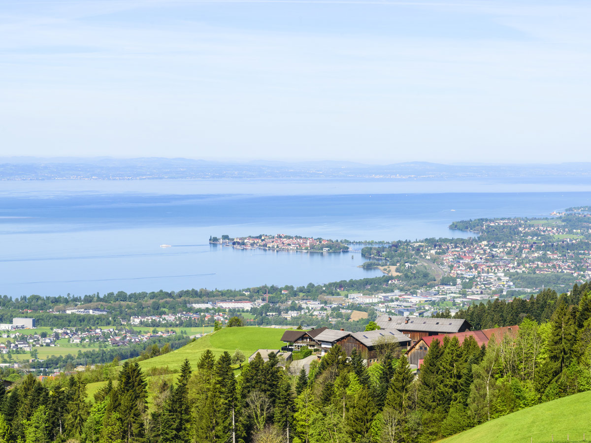 lindau-bodensee-und-alpenpanorama-bodensee-193392809.jpg