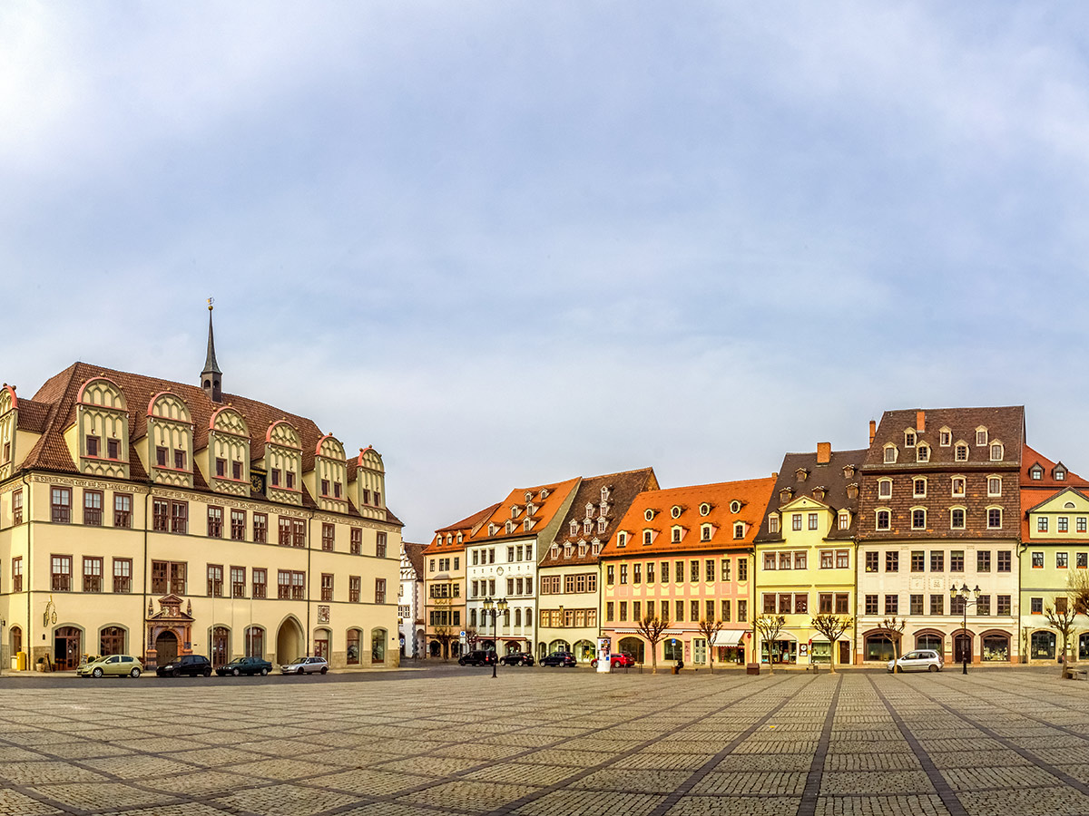 merseburg-wein-und-kultur-in-der-saale-naumburg-137863781.jpg