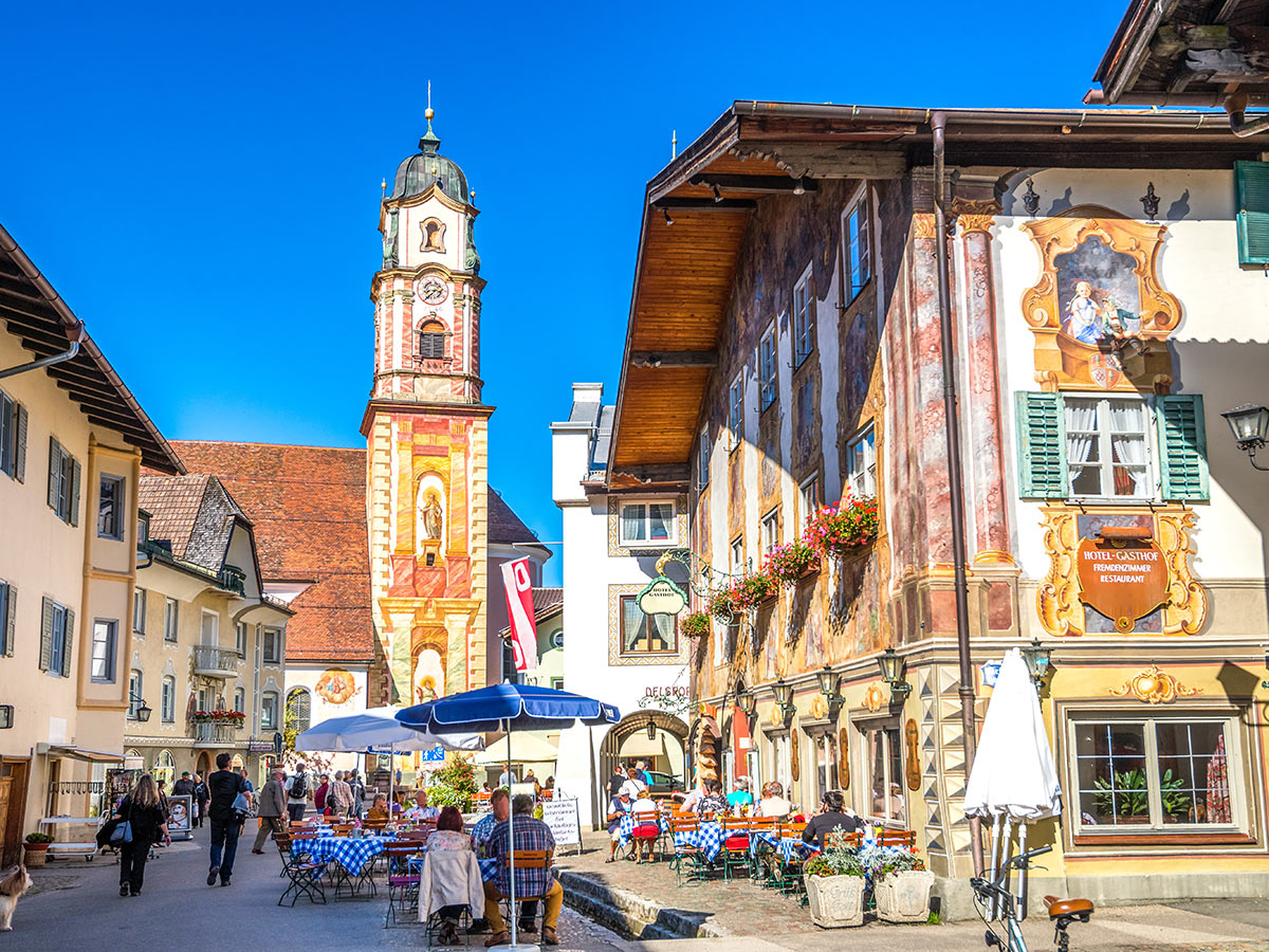 mittenwald-der-himmel-haengt-voller-geigen-mittenwald-82657369.jpg