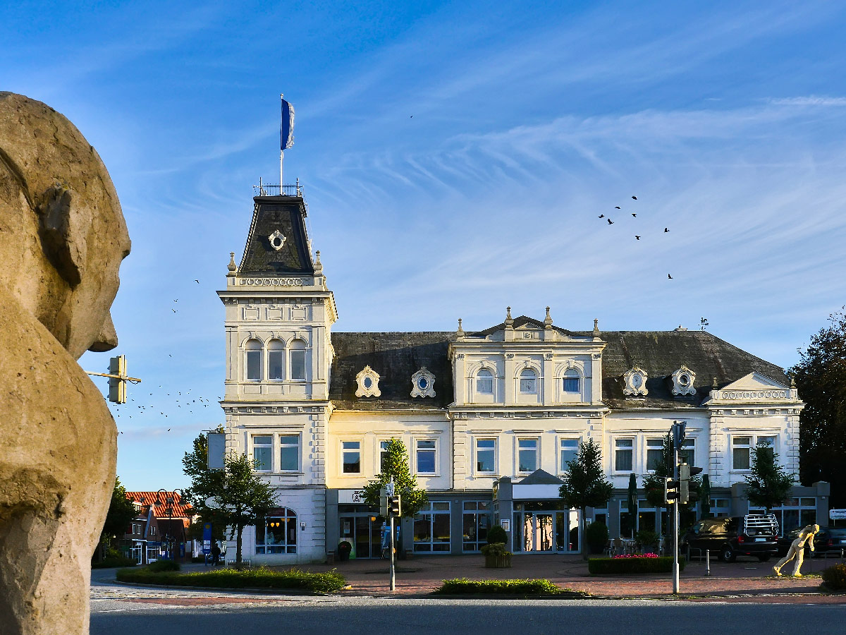 norddeich-silvesterfeuerwerk-ueber-dem-meer-altstadt-jever-94617905.jpg