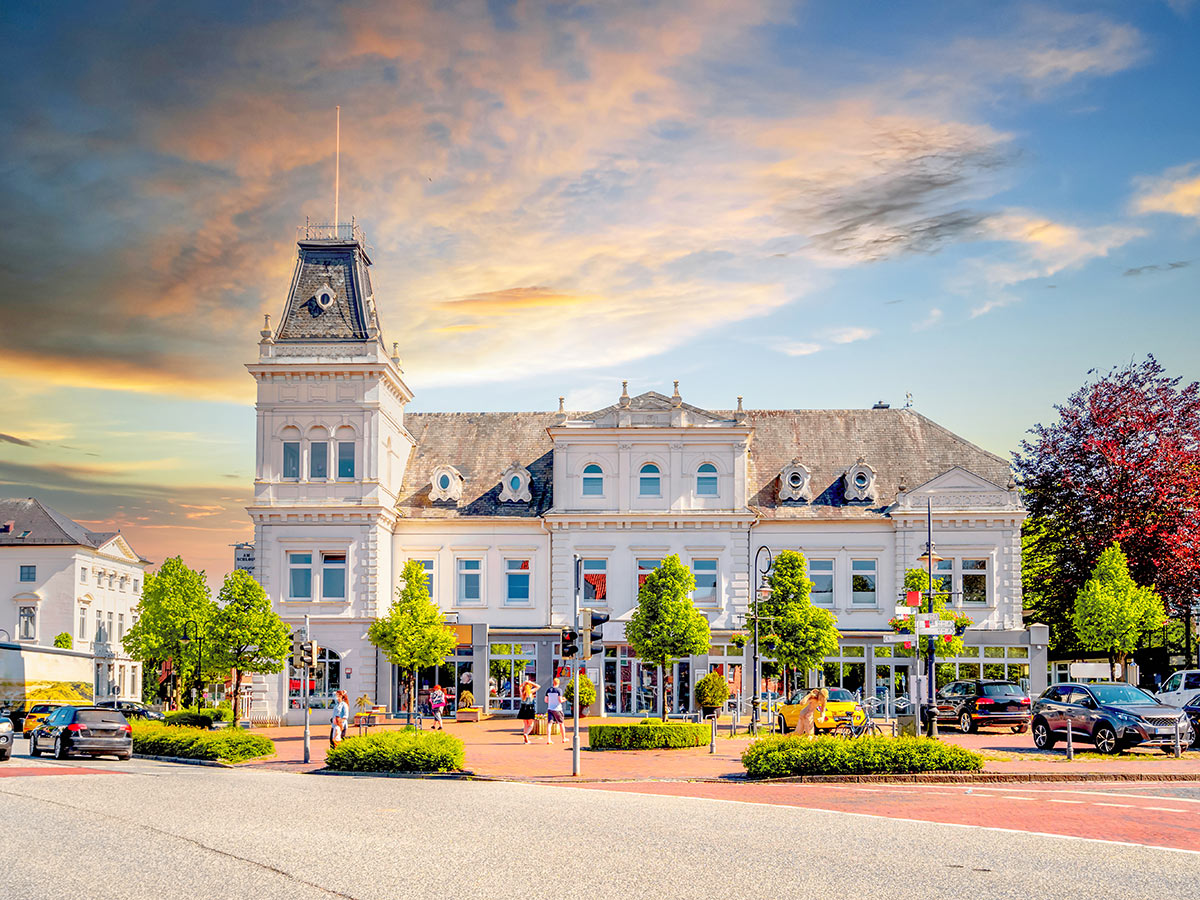 norddeich-wohlfuehlurlaub-und-erholung-an-der-nordseekueste-altstadt-von-jever-566254403.jpg