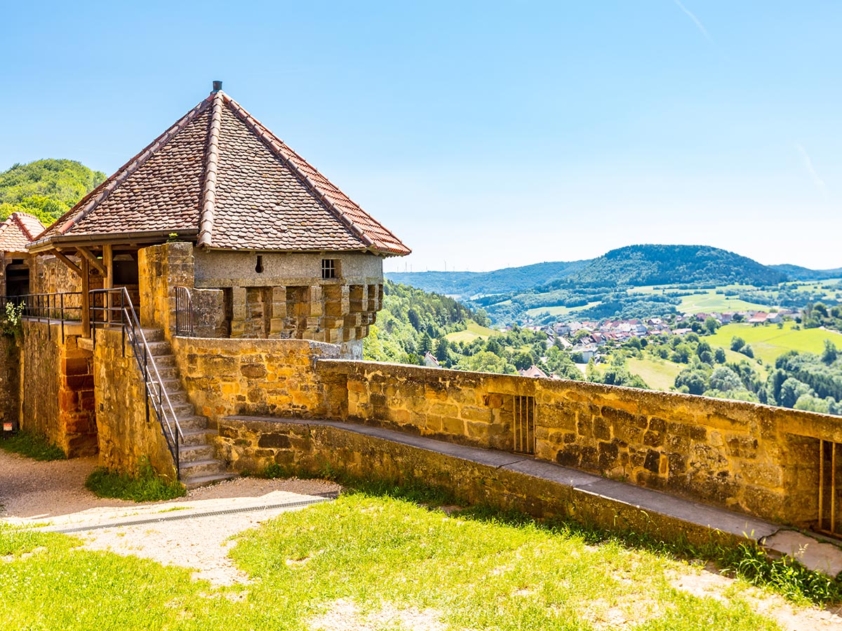 nuertingen-schwaebische-alb-mittelgebirge-mit-charme-staedteperle-tuebingen-und-schwaebisch-gemuend-burg-hohenrechberg-in-schwaebisch-gmuend-440103631.jpg