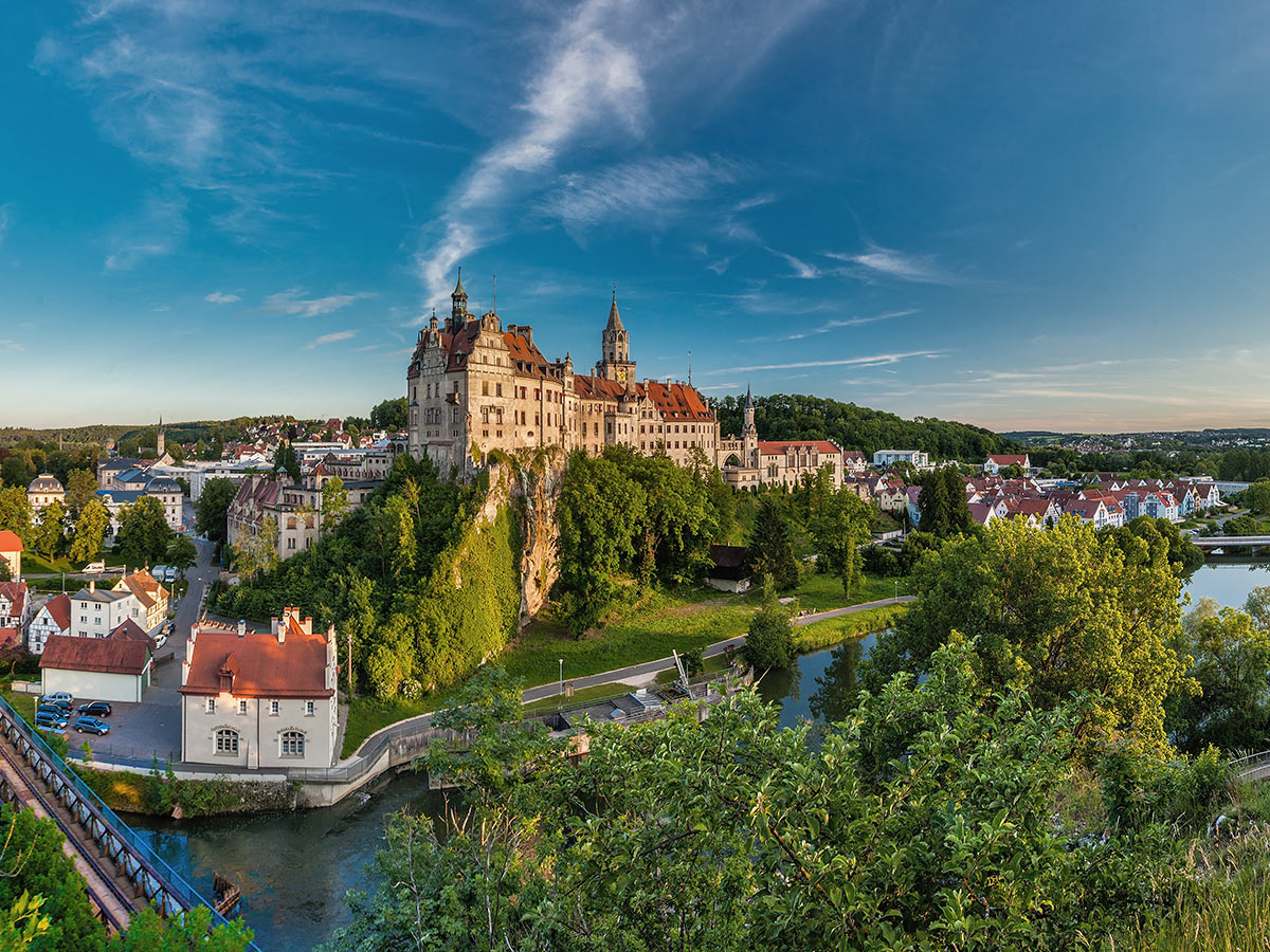 nuertingen-schwaebische-alb-mittelgebirge-mit-charme-staedteperle-tuebingen-und-schwaebisch-gemuend-schloss-sigmaringen-203555721.jpg