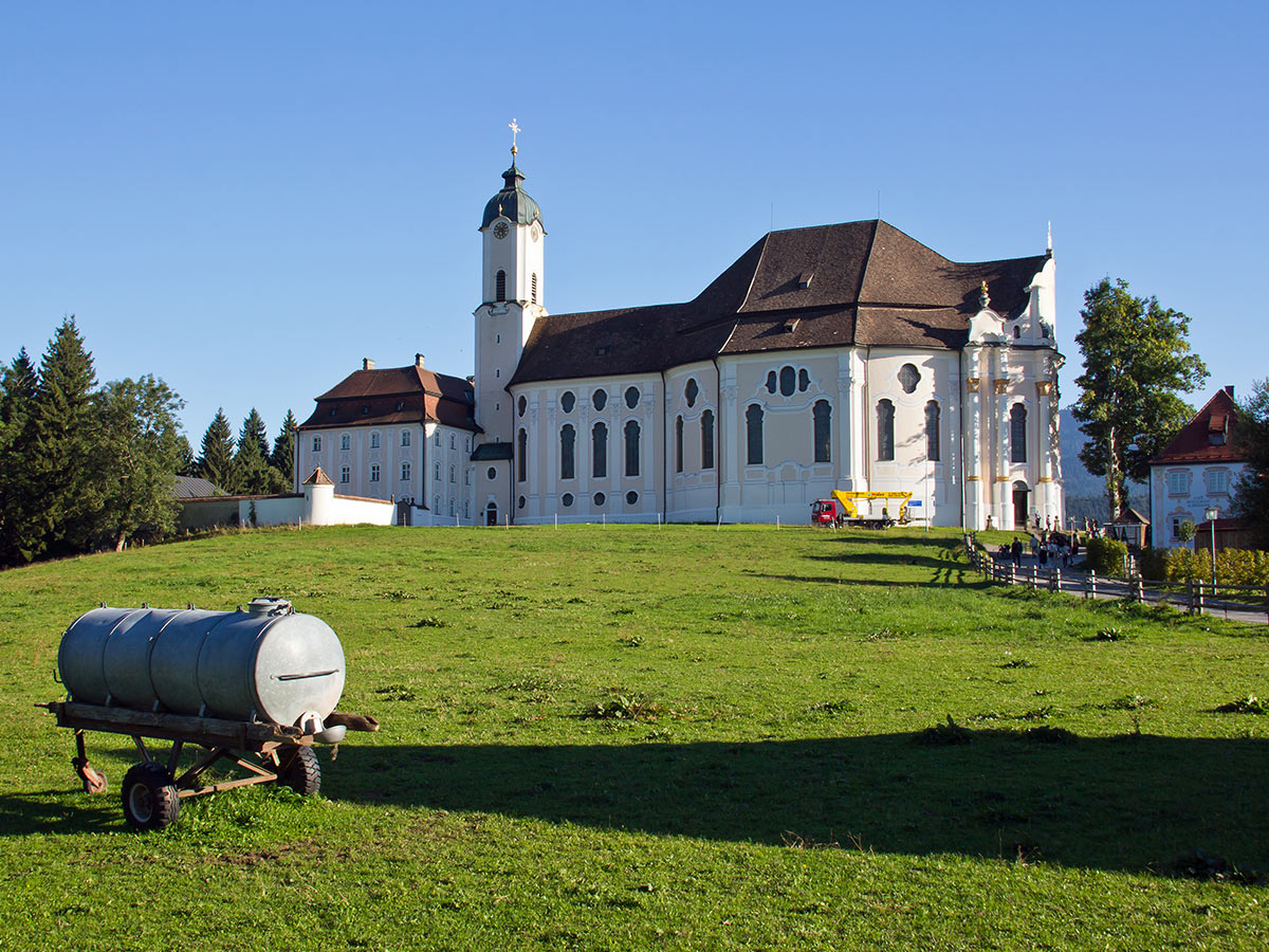 oberstdorf-das-allgaeu-von-seiner-schoensten-seite-wieskirche-in-pfaffenheim-64563810.jpg
