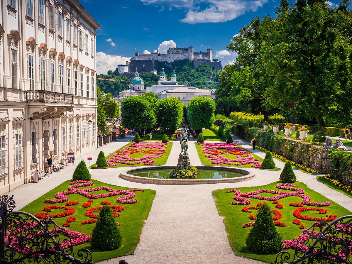 obing-chiemgauer-alpenwelt-idyllische-auszeit-im-bayerischen-paradies-mit-besuch-von-muenchen-und-salzburg-schloss-mirabell-217681017.jpg