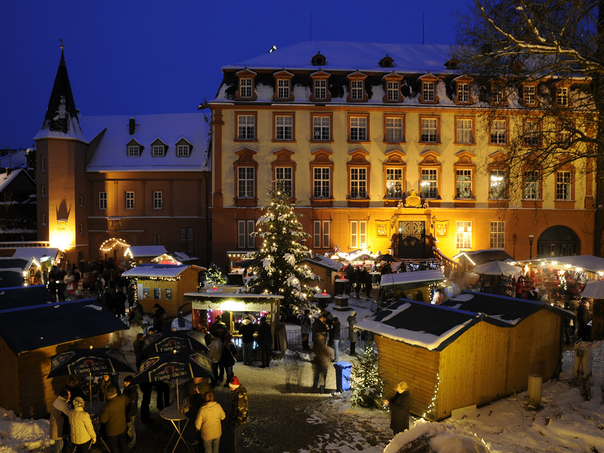 advent-im-odenwald-weihnachtsmarkt-im-erbacher-schloss-36860702.jpg