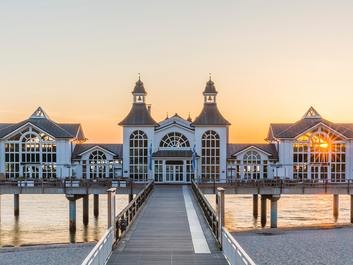 ostseebad-sellin-geniessen-sie-die-traumstraende-und-landschaften-der-insel-ruegen-sellin-207195310.jpg