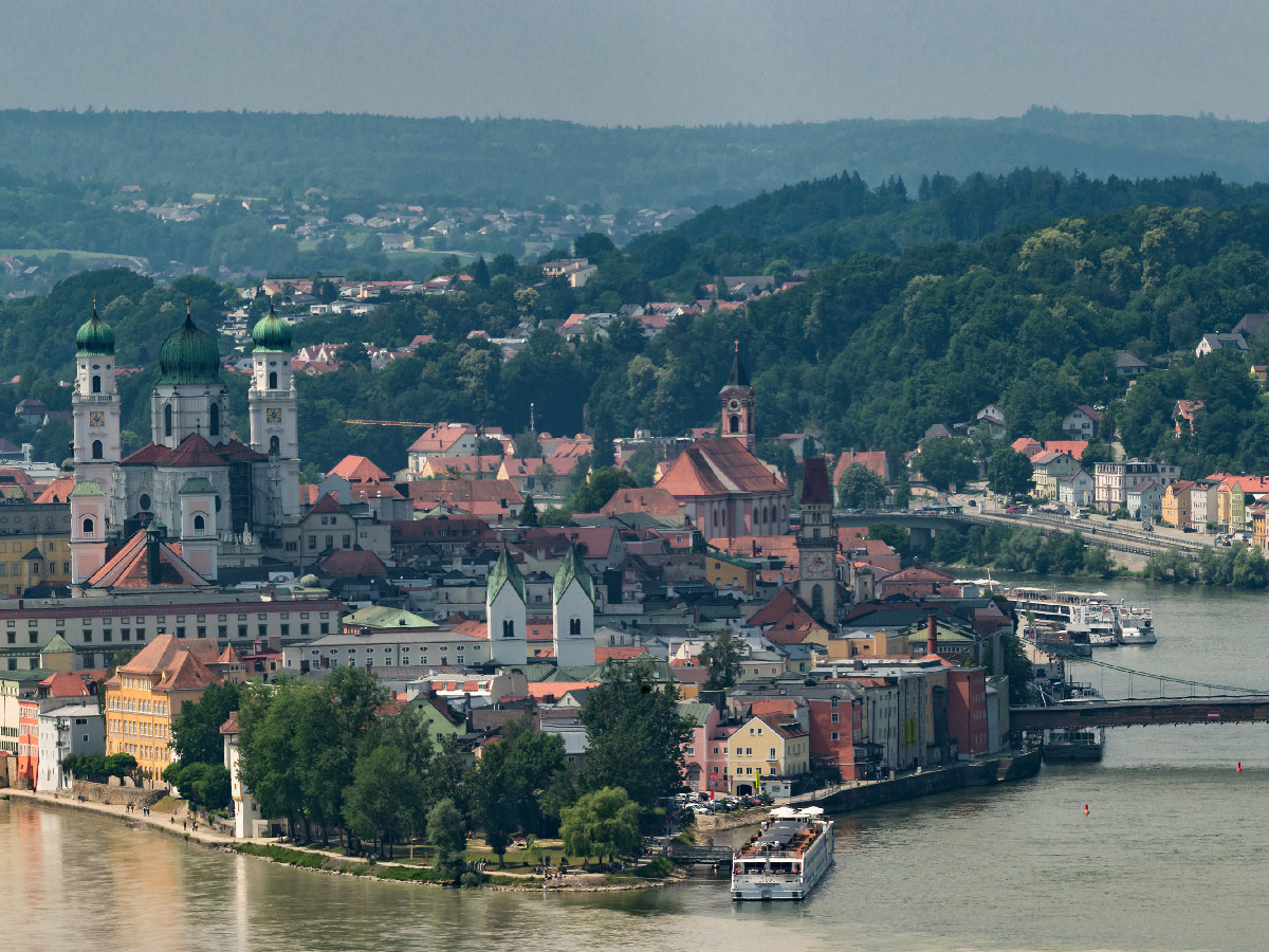 passau-malerische-stadt-an-donau-inn-und-ilz-dreifluessestadt-passau-208580535.jpg