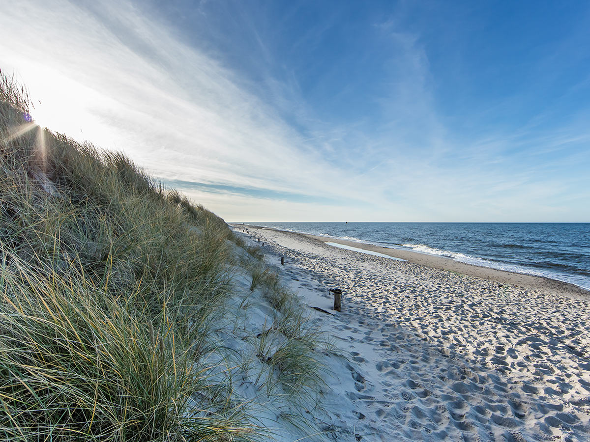 schleswig-holstein-land-zwischen-den-maaren-malerische-haefen-strand--129232682.jpg