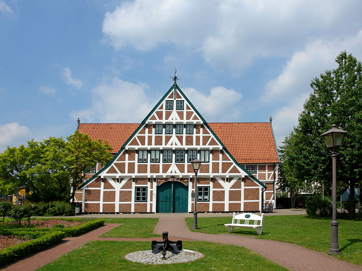 stade-buntes-obstbluetenfest-im-alten-land-rathaus-in-jork-16602416.jpg