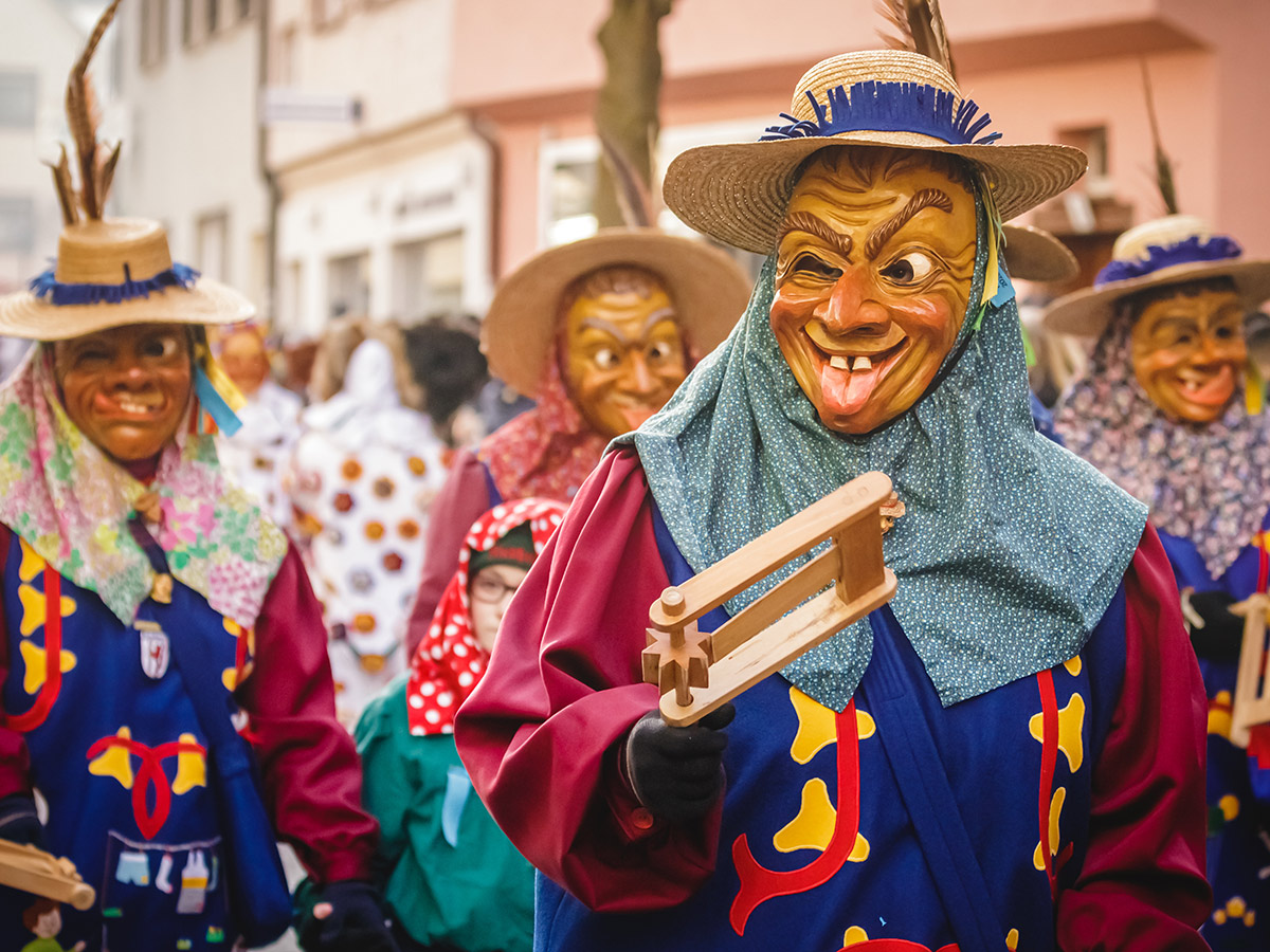 ulm-erleben-sie-die-schwaebisch-allemanische-fasnet-umzug-in-ulm-321801196.jpg