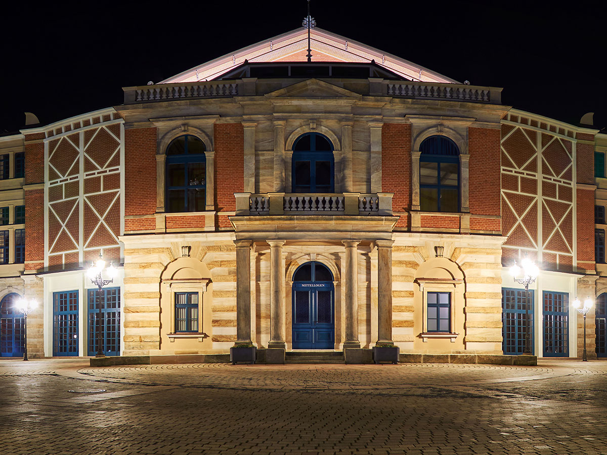 ulm-weihnachten-und-silvester-in-schwaebisch-bayerischer-gemuetlichkeit-bayreuth-wagner-festival-theater-140007948.jpg