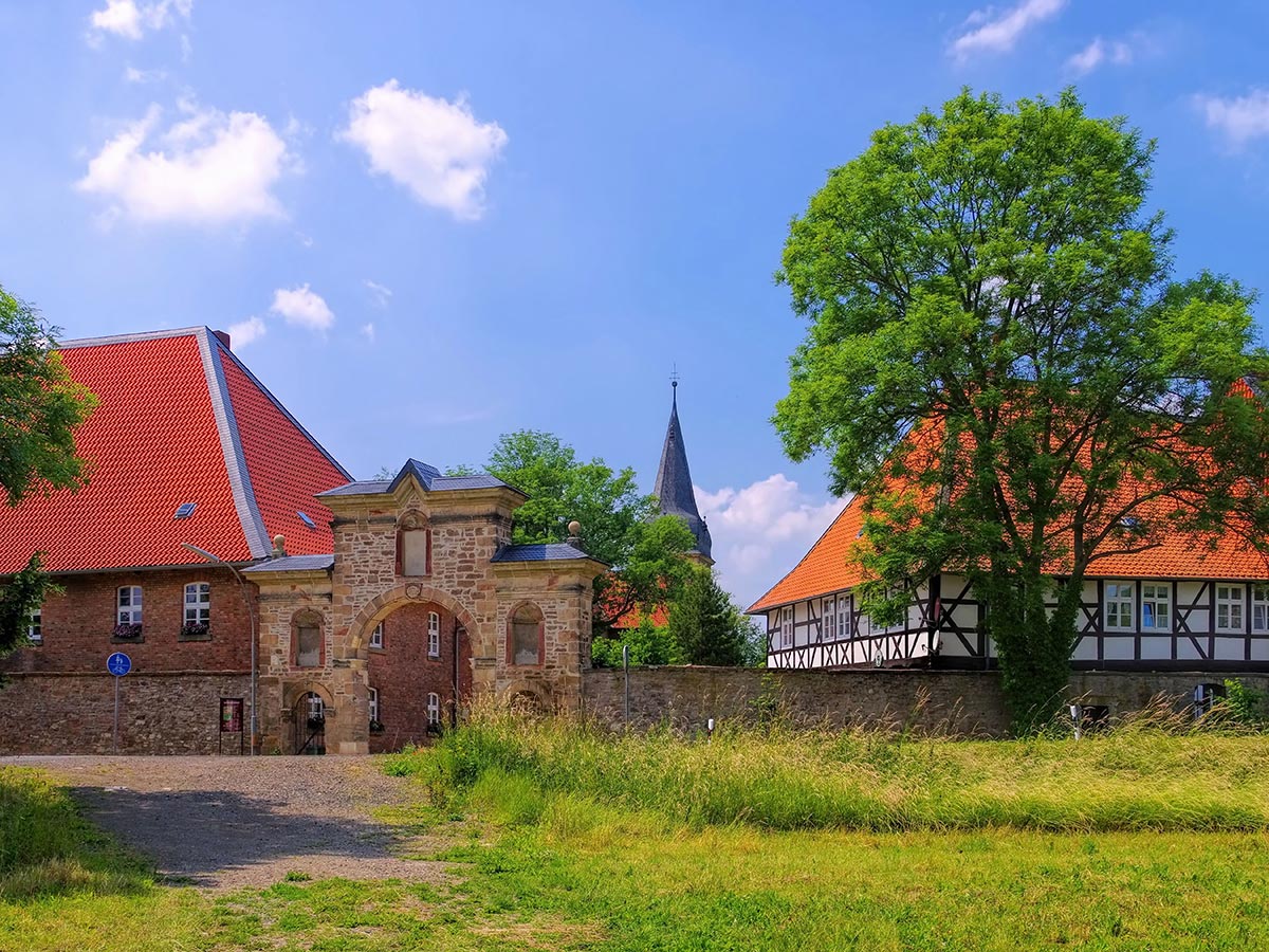 wernigerode-die-fachwerkidylle-am-harz-woeltingerode-kloster-89989554.jpg