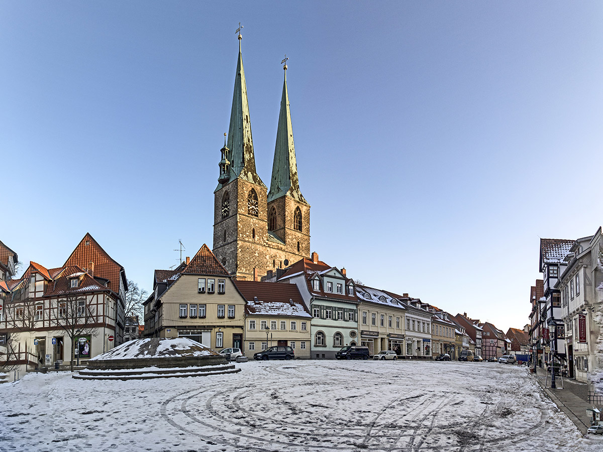 wernigerode-magische-zeitreise-st-nicolai-church-in-quedlinburg-131558917.jpg