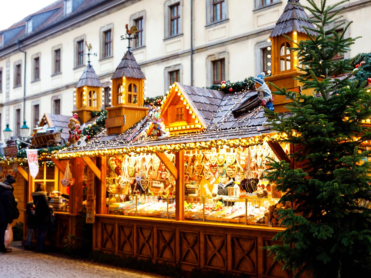 wiesbaden-adventszauber-in-der-weltkurstadt-traditions-weihnachtsmarkt-in-nuernberg-282450892.jpg