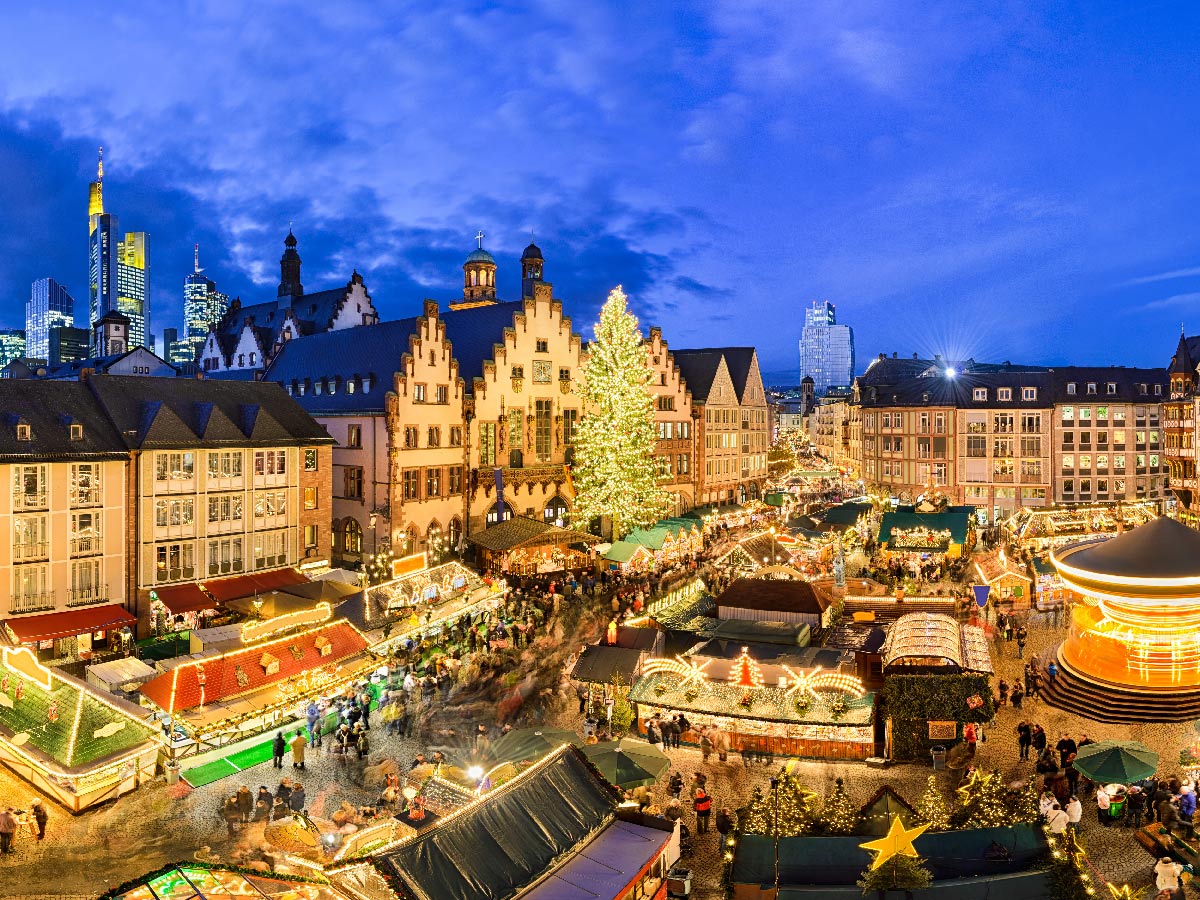 wiesbaden-adventszauber-in-der-weltkurstadt-weihnachtsmarkt-in-frankfurt-96475748.jpg