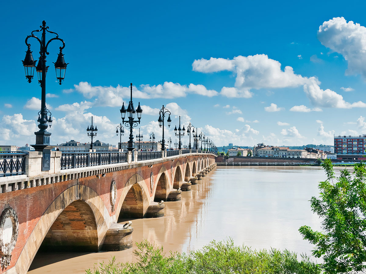 bordeaux-und-die-ile-de-re-entdecken-sie-die-traumhafte-franzoesische-atlantikkueste-bordeaux-55602604.jpg