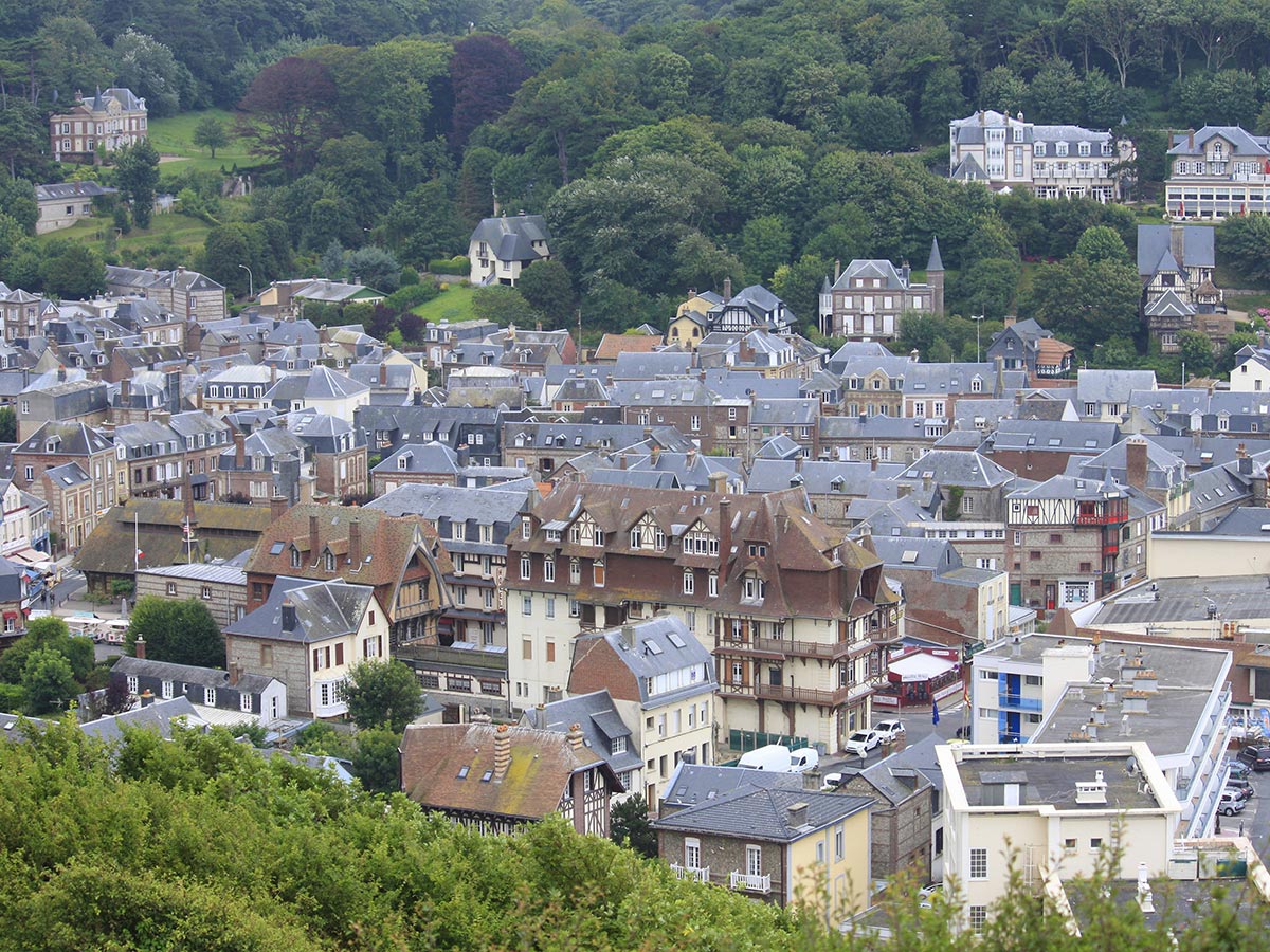 normandie-zur-apfelbluete-etretat-68217610.jpg