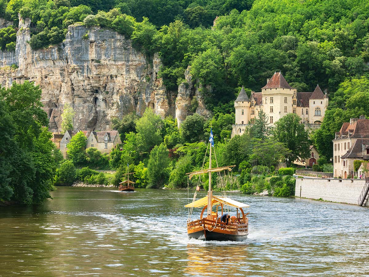 perigord-entdecken-sie-das-urspruengliche-frankreich-dordogne-bei-la-roque-gageac-207780395.jpg