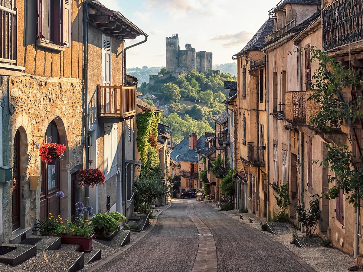 perigord-entdecken-sie-das-urspruengliche-frankreich-najac-502507357.jpg