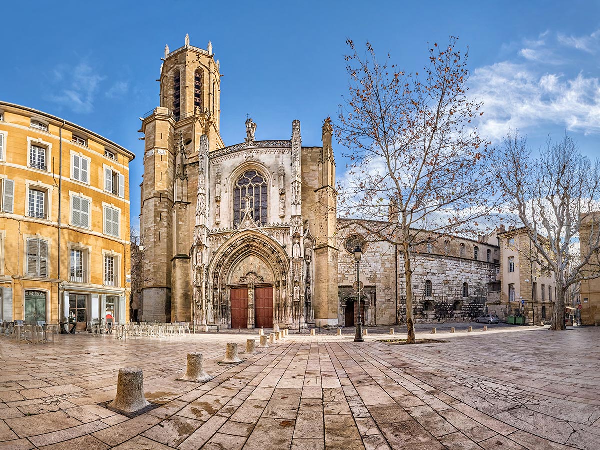 provence-aix-en-provence-im-herzen-der-provence-kathedrale-von-aix-en-provence-197733614.jpg