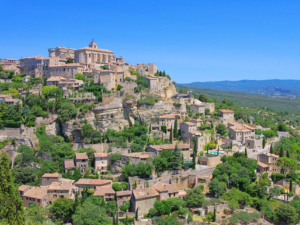 traumhafte-lavendelbluete-die-provence-und-der-luberon-gordes-43610117.jpg