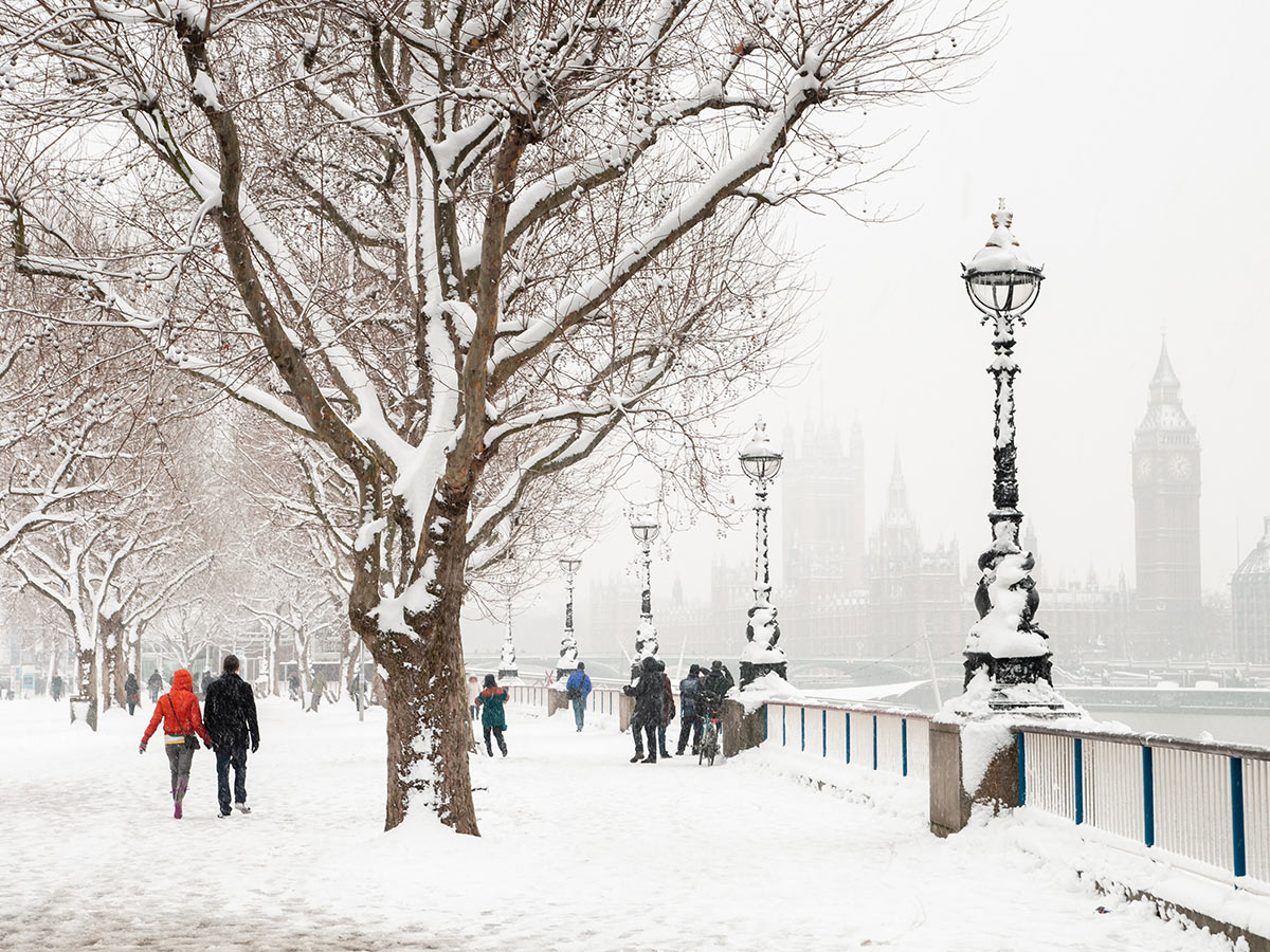 london-winterwonderland-in-der-metropole-verschneite-themse-339168270.jpg