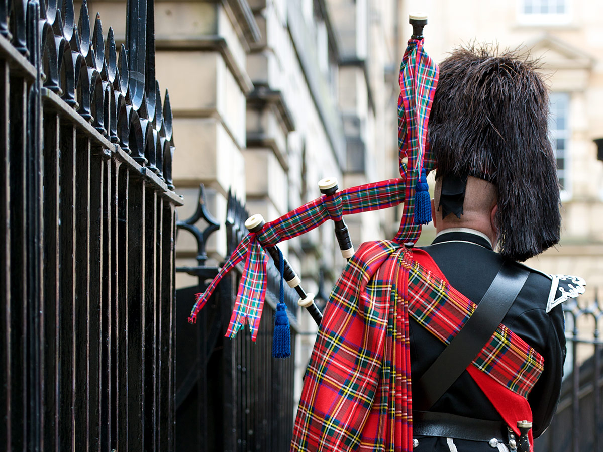 schottland-magische-highlands-und-schottenkaro-scottish-bag-piper-24743134.jpg