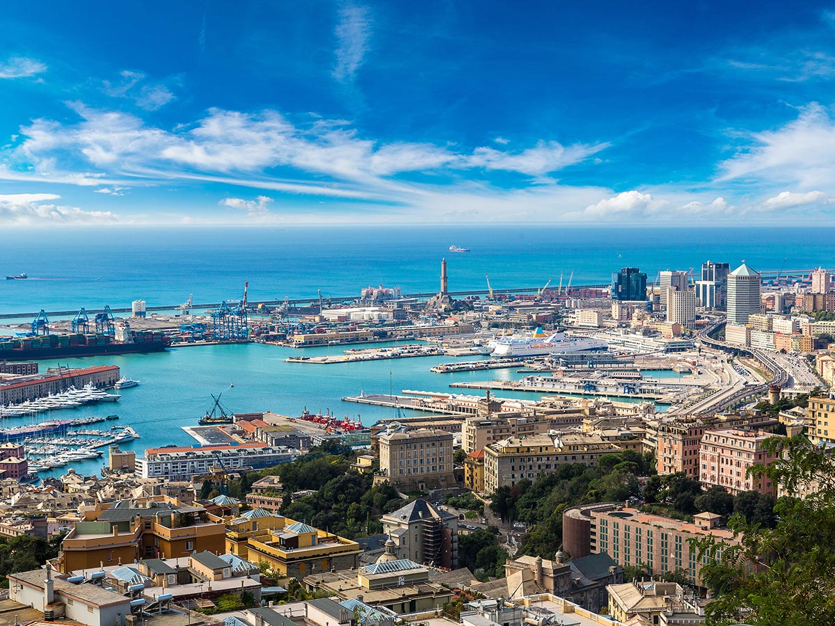 diano-marina-italienische-blumenriviera-mit-besuch-von-monaco-und-genua-hafen-von-genua-100799049.jpg