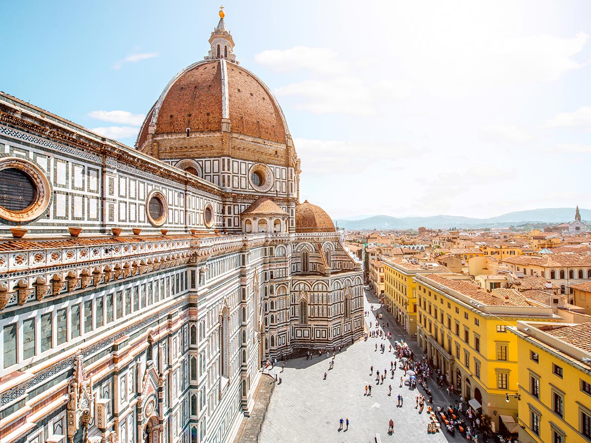 kamelienbluete-in-der-toskana-dome-of-santa-maria-del-fiore-119593111.jpg