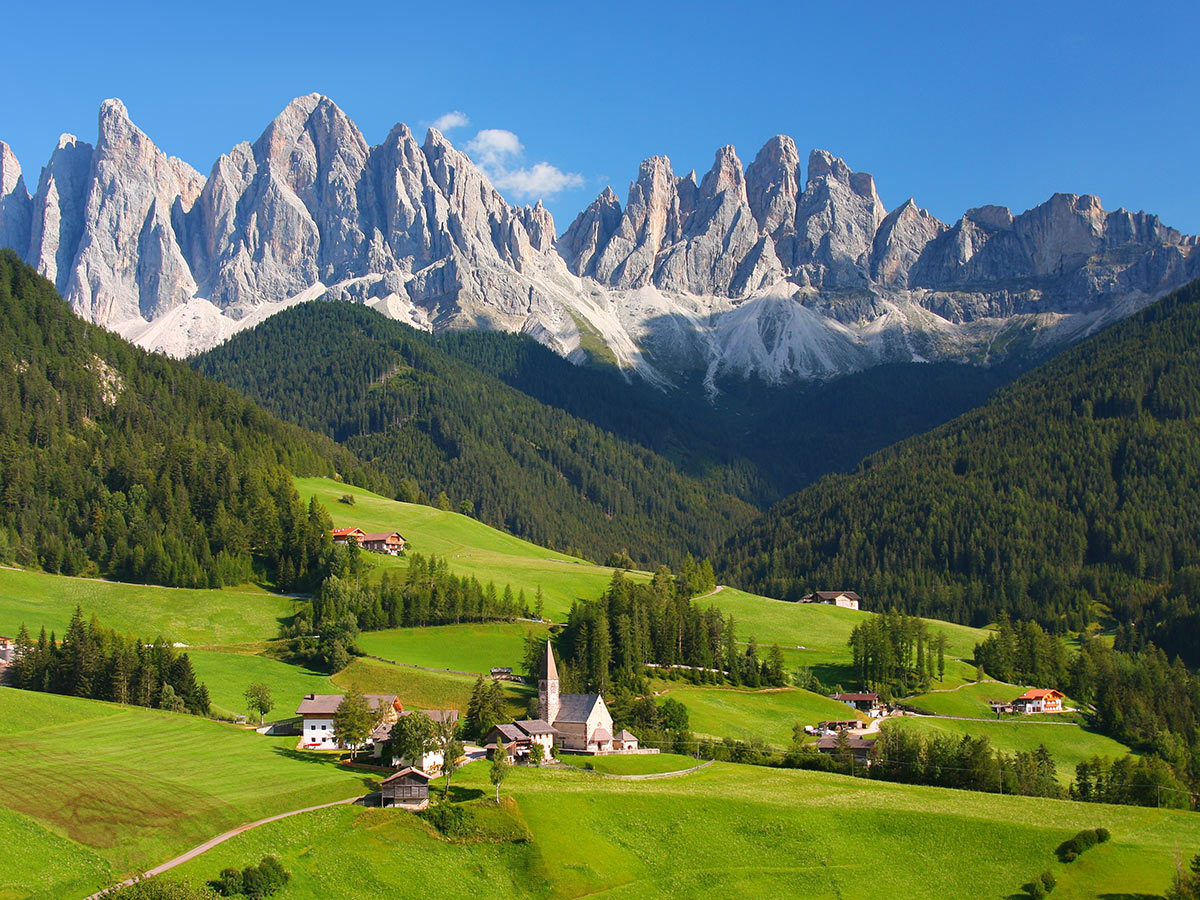 meran-sommerlicher-bluetentraum-in-der-eleganten-kurstadt-dolomiten-86219880.jpg