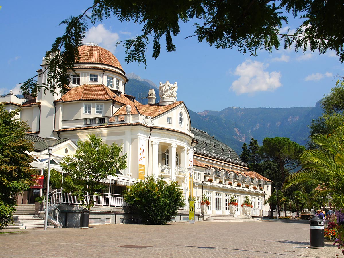 meran-kurhaus-in-meran-mit-kurpromenade-37260410.jpg