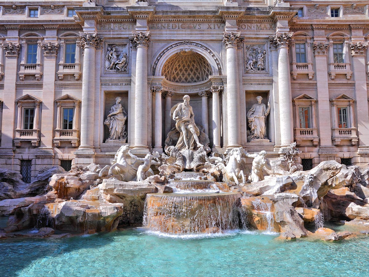 rom-die-ewige-stadt-trevi-fountain-61853999.jpg