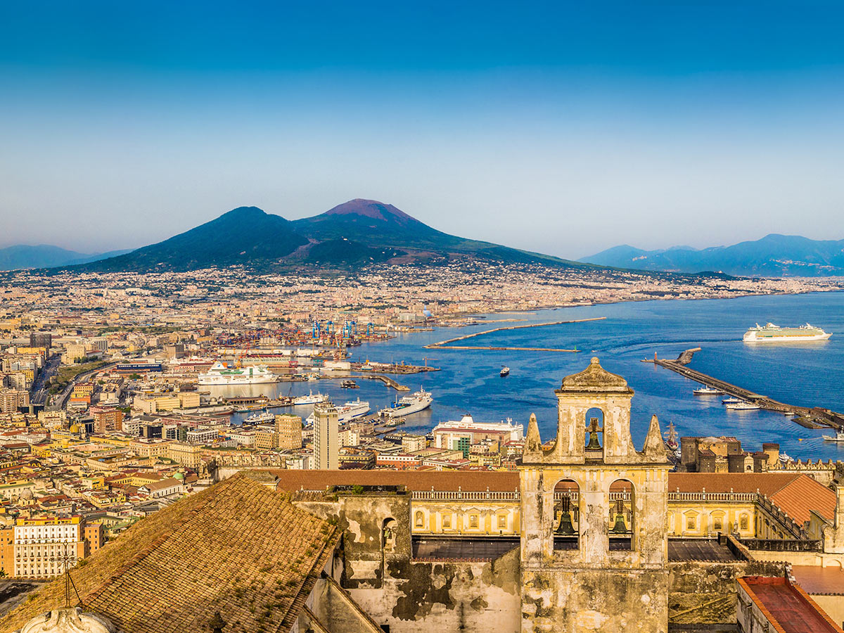 sorrent-und-insel-capri-aerial-view-of-naples-68568056.jpg