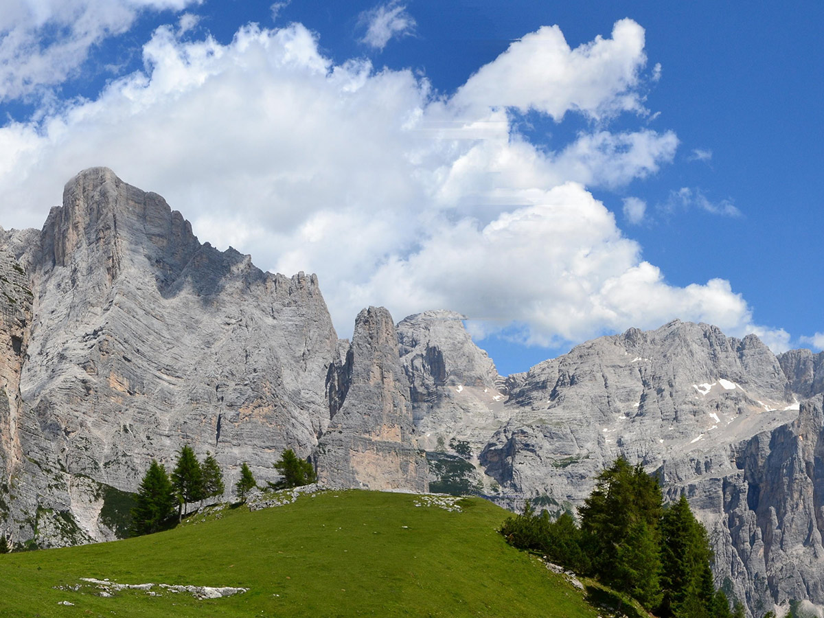 sterzing-sommer-im-herzen-suedtirols-die-dolomiten-im-sommer-119593060.jpg